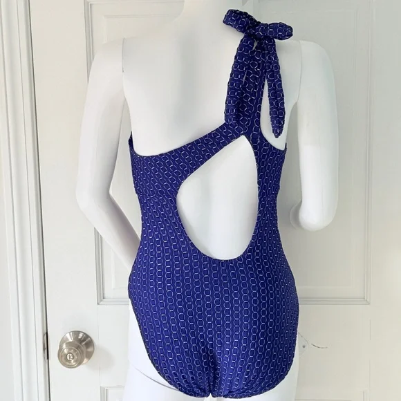 NEW w TAGS Trina Turk Adeline Asymmetrical Maillot One Piece Swimsuit (size 10)